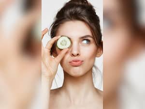 आंखों की खूबसूरती बढ़ाए ये चीजें