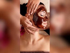 खूबसूरत दिखने के लिए ट्राई करें ये 9 आयुर्वेदिक ब्यूटी सीक्रेट्स