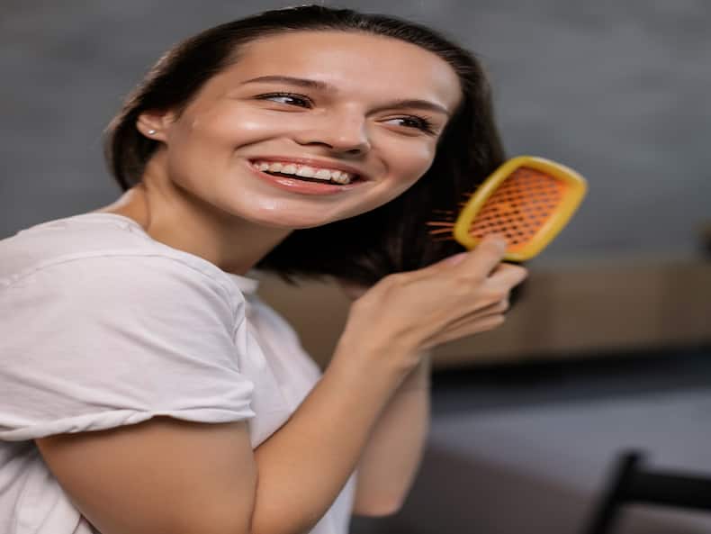 Are You Brushing Your Hair In The Right Way?