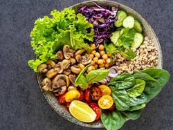 न्यूट्रिशनिस्ट ऋजुता दिवेकर ने वीडियो शेयर कर बताया सुबह खाली पेट क्या खाना चाहिए?