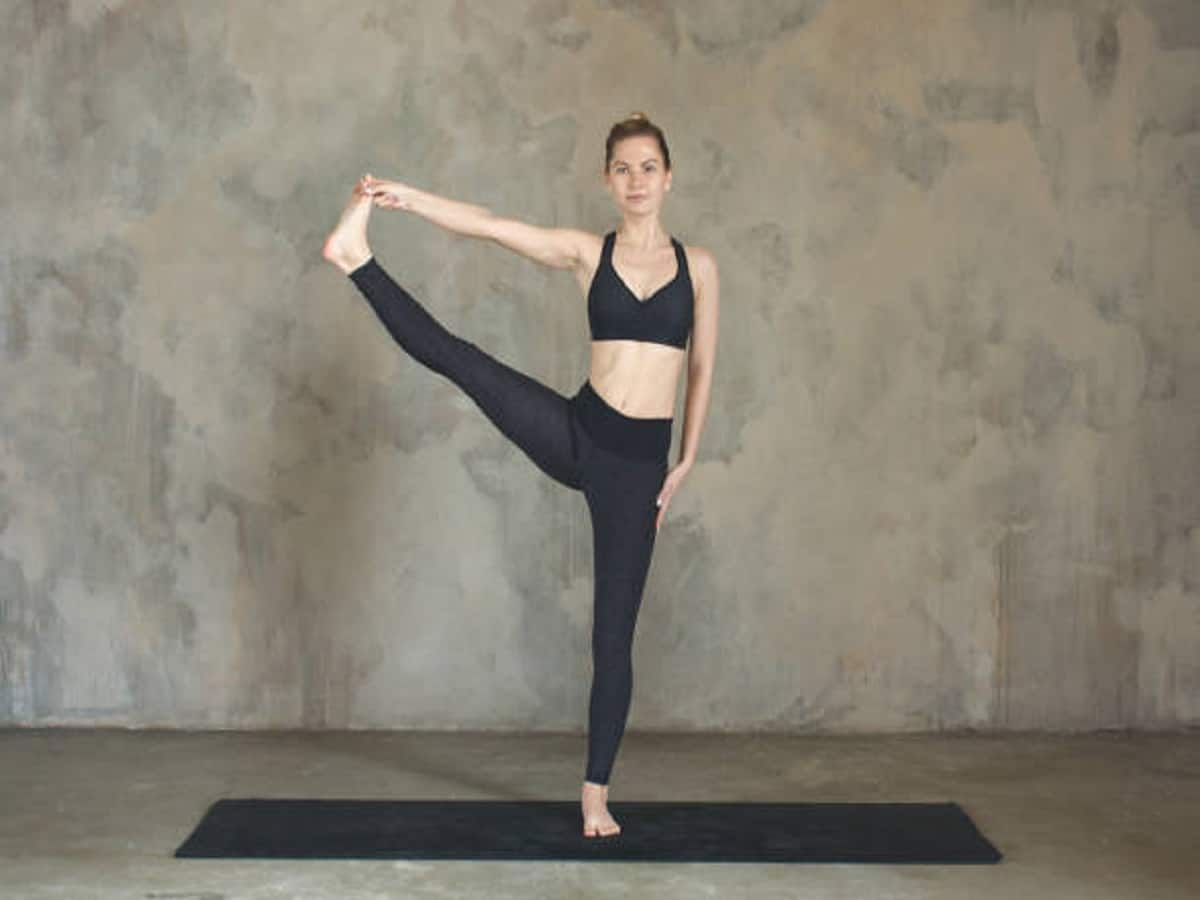 5 Yoga Poses To Strengthen Your Psoas Muscle