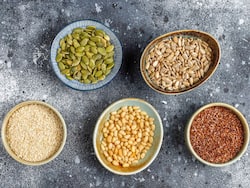 PCOS Diet: अलसी से लेकर तिल तक, पीसीओएस में फायदेमंद हैं ये 4 बीज