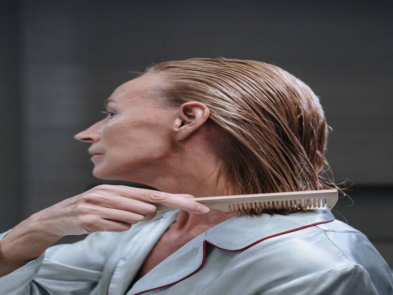 Are You Brushing Your Hair In The Right Way?