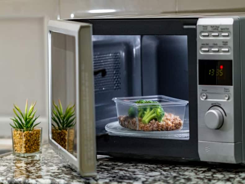 Microwaving Food Can Cause Cancer: Common Cancer Myths Busted