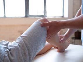 Varicose Veins And Winter: Laparoscopy Surgeon Decodes The Connection