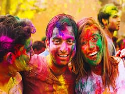 How To Remove Holi Colours From Teeth