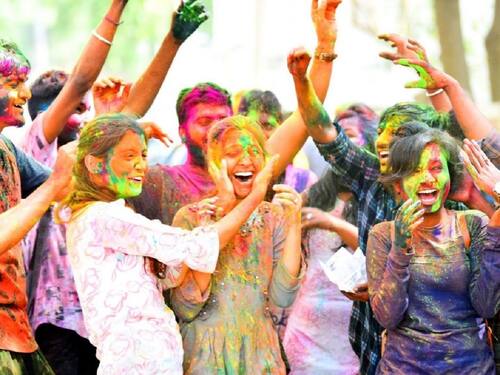 What You Need To Do Before And After Playing Holi: Tips From Shahnaz Husain What You Need To Do Before And After Playing Holi: Tips From Shahnaz Husain