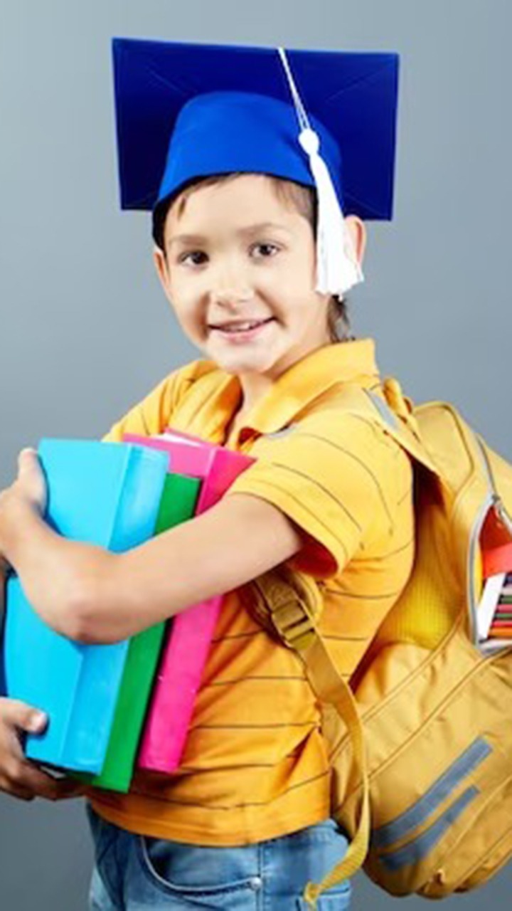 पहली बार स्कूल जा रहे बच्चों को सिखाएं ये 8 अच्छी बातें