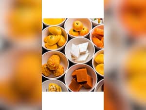Chaitra Navratri Prasad: नवरात्रि में देवी मां को चढ़ाएं ये 10 तरह के हेल्दी प्रसाद