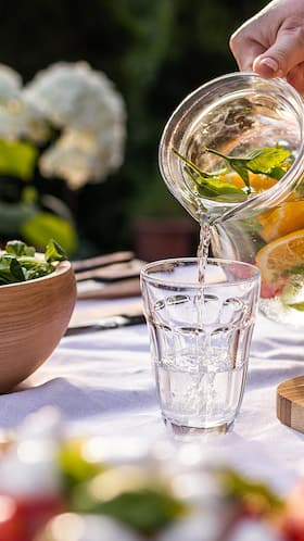 10 Low-Sugar Drinks To Control High Blood Sugar 10 Low-Sugar Drinks To Control High Blood Sugar