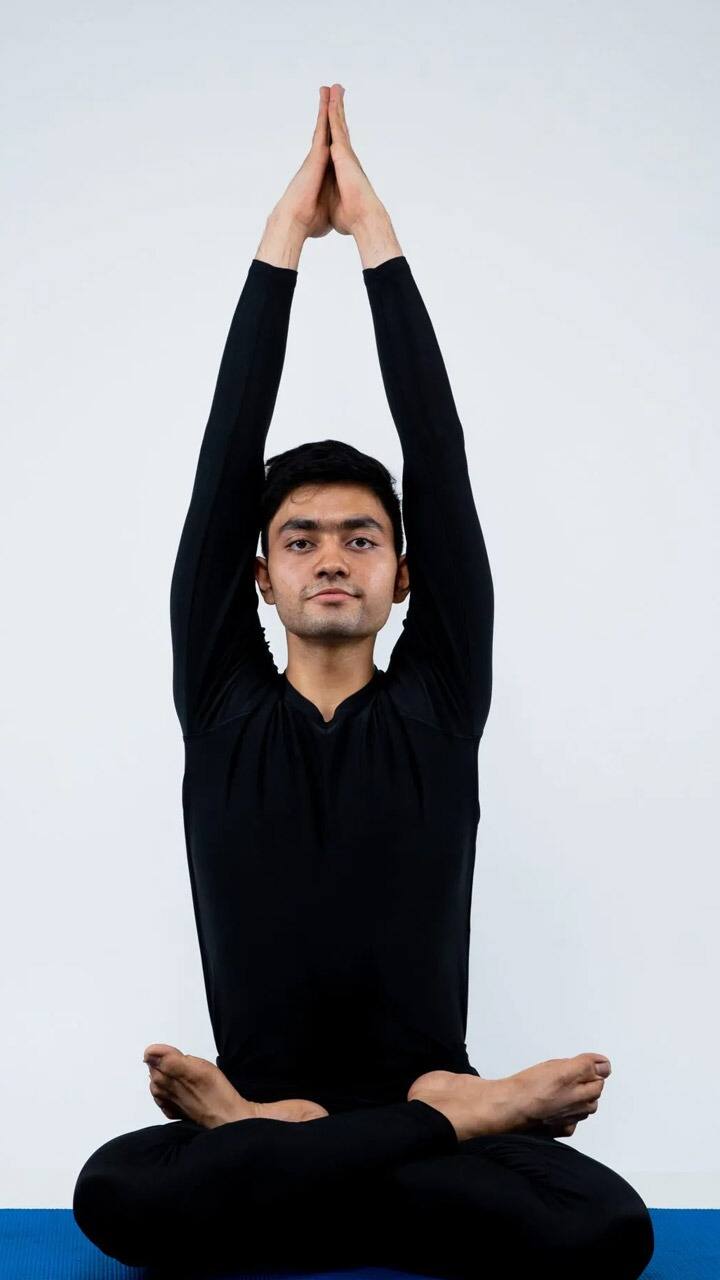 Mountain Pose in Hero Pose (Parvatasana in Virasana) | Iyengar Yoga