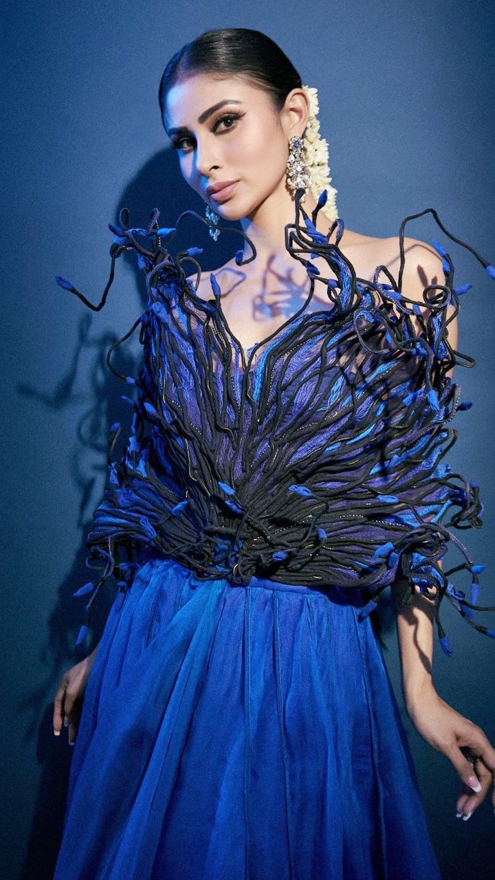 Mouni Roy के स्किन केयर सीक्रेट्स