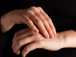 हाथों में खुजली होने पर अपनाएं ये 4 घरेलू नुस्खे, तुरंत मिलेगा आराम