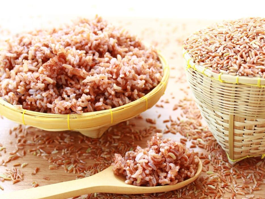 7 Reasons Why You Must Start Eating Brown Rice | TheHealthSite.com ...