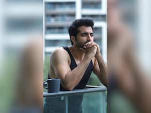 Akshay Oberoi के ऐब्स दे सकते हैं ऋतिक-टाइगर को भी टक्कर, जानें 7 फिटनेस सीक्रेट