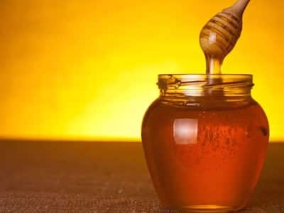 Should You Apply Or Eat Honey To Make Your Dull Skin Glow And Shine?