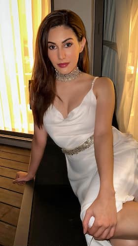 Amyra Dastur's Birthday: 6 Fitness Mantras By 'Bagheera' Actress Amyra Dastur's Birthday: 6 Fitness Mantras By 'Bagheera' Actress