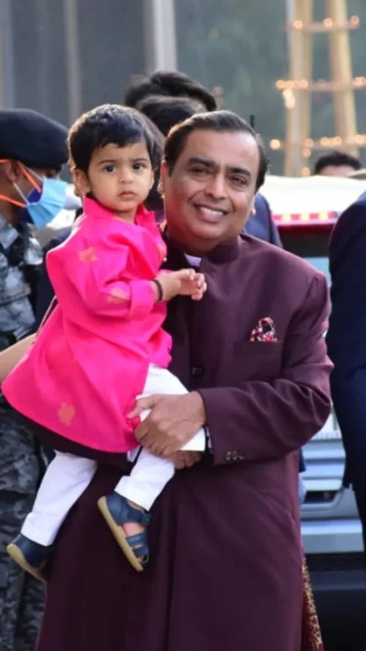 Mukesh Ambani : अंबानी के पोते-पोती, नाति-नातिन के नाम हैं बेहद यूनिक