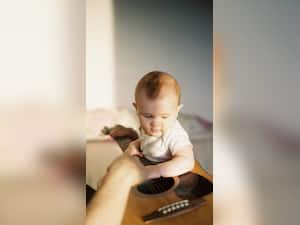 5 Signs That Your Baby Suffers From Impaired Hearing