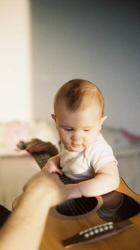 5 Signs That Your Baby Suffers From Impaired Hearing