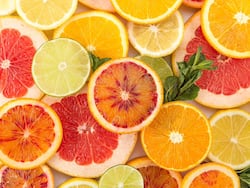 Summer Fruits: गर्मियों में जरूर खाएं Vitamin C वाले फल, जानिए किस फल में है सबसे ज्यादा विटामिन सी