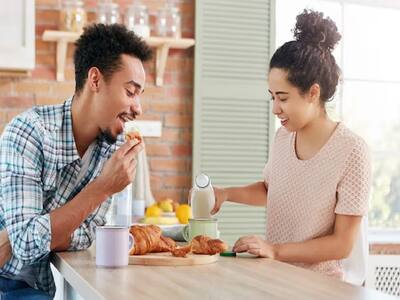 Eating Breakfast Before 8 am May Reduce Risk Of Type 2 Diabetes, Say Experts