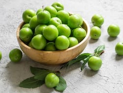 कई बीमारियों का खतरा दूर होने के साथ-साथ मिलेगा भरपूर पोषण, जानें बेर खाने के जबरदस्त फायदे