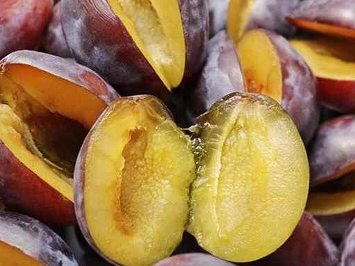 8 Types Of Plums To Add To Your Diet For Amazing Health Benefits