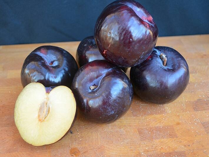 8 Types Of Plums To Add To Your Diet For Amazing Health Benefits