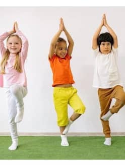 बच्चों की मेमोरी को तेज करने के लिए रोज करवाएं ये 10 योगासन