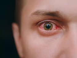 बढ़ता ब्लड शुगर आपकी आंखों को पहुंचाता है नुकसान, डॉक्टर से जानें मैनेज करने का सही तरीका