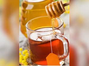 Benefits of Honey Water : रोज सुबह बासी मुंह शहद का पानी पीने से सेहत को मिलते हैं 7 जबरदस्त फायदे