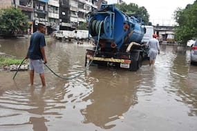 आपको इन 5 बीमारियों का शिकार बना सकता है बरसात का गंदा पानी, जानिए कौन सी बीमारी है खतरनाक!