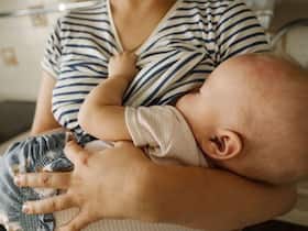 Combat The Challenges Of Night-Time Breastfeeding With These Tips