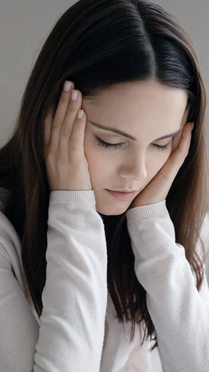 7 Yoga Poses To Overcome Vertigo And Dizziness