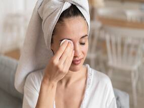 6 Simple At-Home Hacks To Get Rid Of Puffy Eyes In The Morning