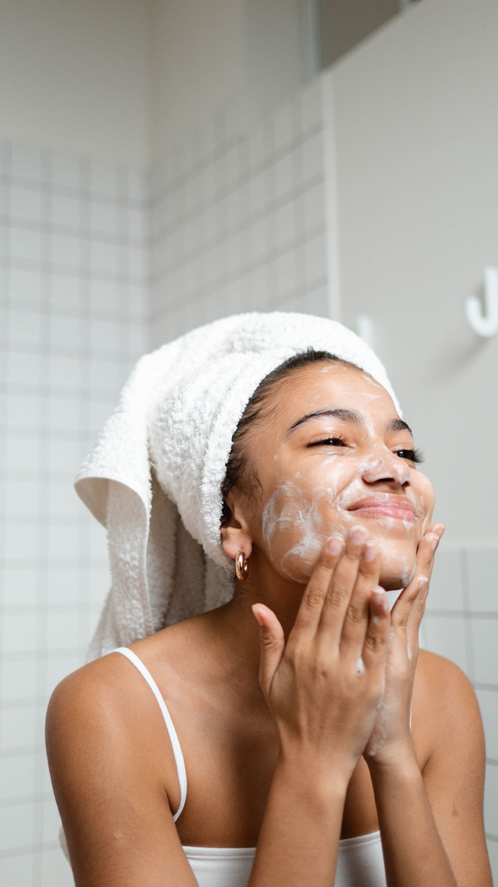 Can Food Cause Your Skin To Age Faster? Here's What You Must Know!