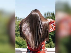 बालों को नेचुरली स्ट्रेट करने के लिए अपनाएं इन 6 उपायों को