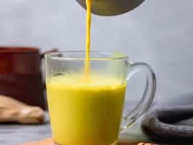 सोने से पहले दूध में मिलाकर पीएं यह सूखा पाउडर, तनाव हो जाएगा छूमंतर सोने से पहले दूध में मिलाकर पीएं यह सूखा पाउडर, तनाव हो जाएगा छूमंतर