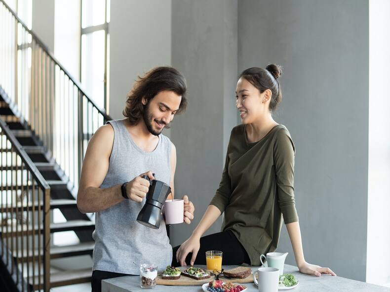 Can A Healthy Breakfast And Lunch Help Curb Your Midnight Cravings?