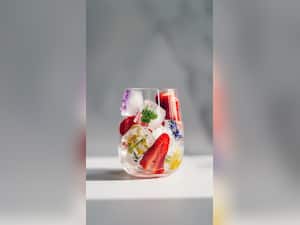 Find Out The Benefits Of Icing Your Face Daily