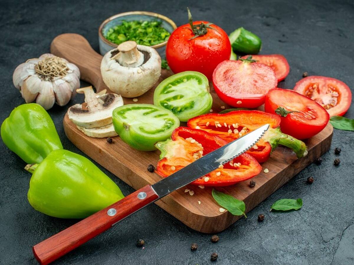 Which Vegetable Should Not Be Eaten Raw in Hindi इन फल या सब्जियों को