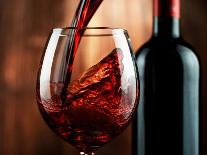 10 Worst Foods to Eat While Drinking Alcohol