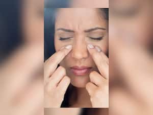 High Cholesterol Symptoms In Women: 10 Signs That May Show Up In Your Eyes