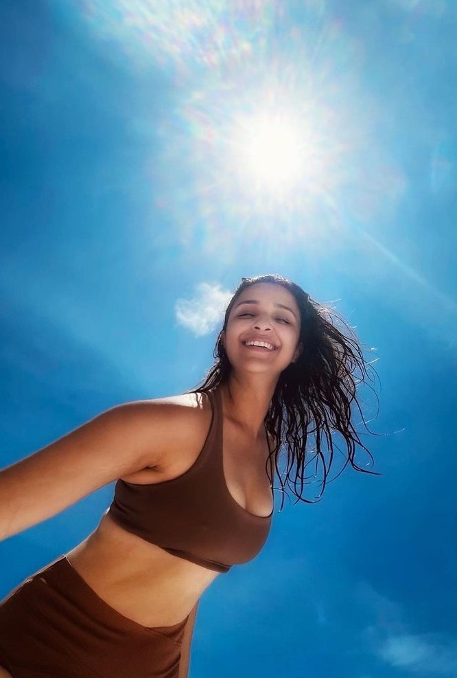 परिणीति चोपड़ा अपनी स्किन को इन 8 नेचुरल तरीकों से रखती हैं ‘फॉरएवर ग्लोइंग’