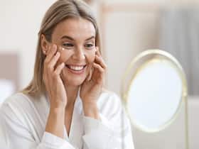 Anti-Aging Secrets: A Physician   s Guide To Maintaining Youthful Skin