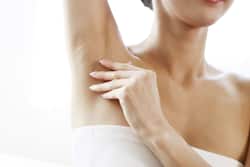 Itchy Underarms: What Causes It And How To Treat It?