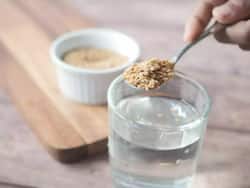 कब्ज से रहते हैं परेशान? रात में पानी में मिलाकर पी लें ये 1 चीज, सुबह उठते ही पेट होगा एकदम साफ