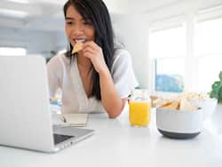 क्या ऑफिस में आपको भी है 'चटर-पटर' खाने की आदत? तो ये 5 आदतें अनहेल्दी फूड से रखेंगी दूर