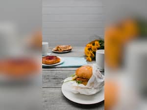 नाश्ते में भूलकर भी न खाएं ये 10 चीजें, सेहत को होगा बड़ा नुकसान